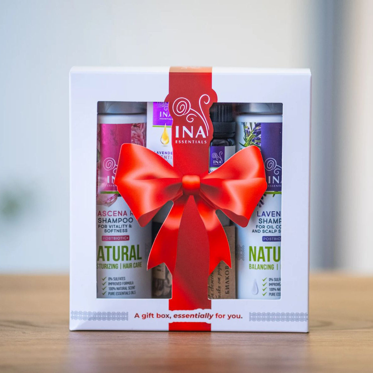 InaEssentials Geschenkdoos (17,8cm × 14,7cm × 5cm)