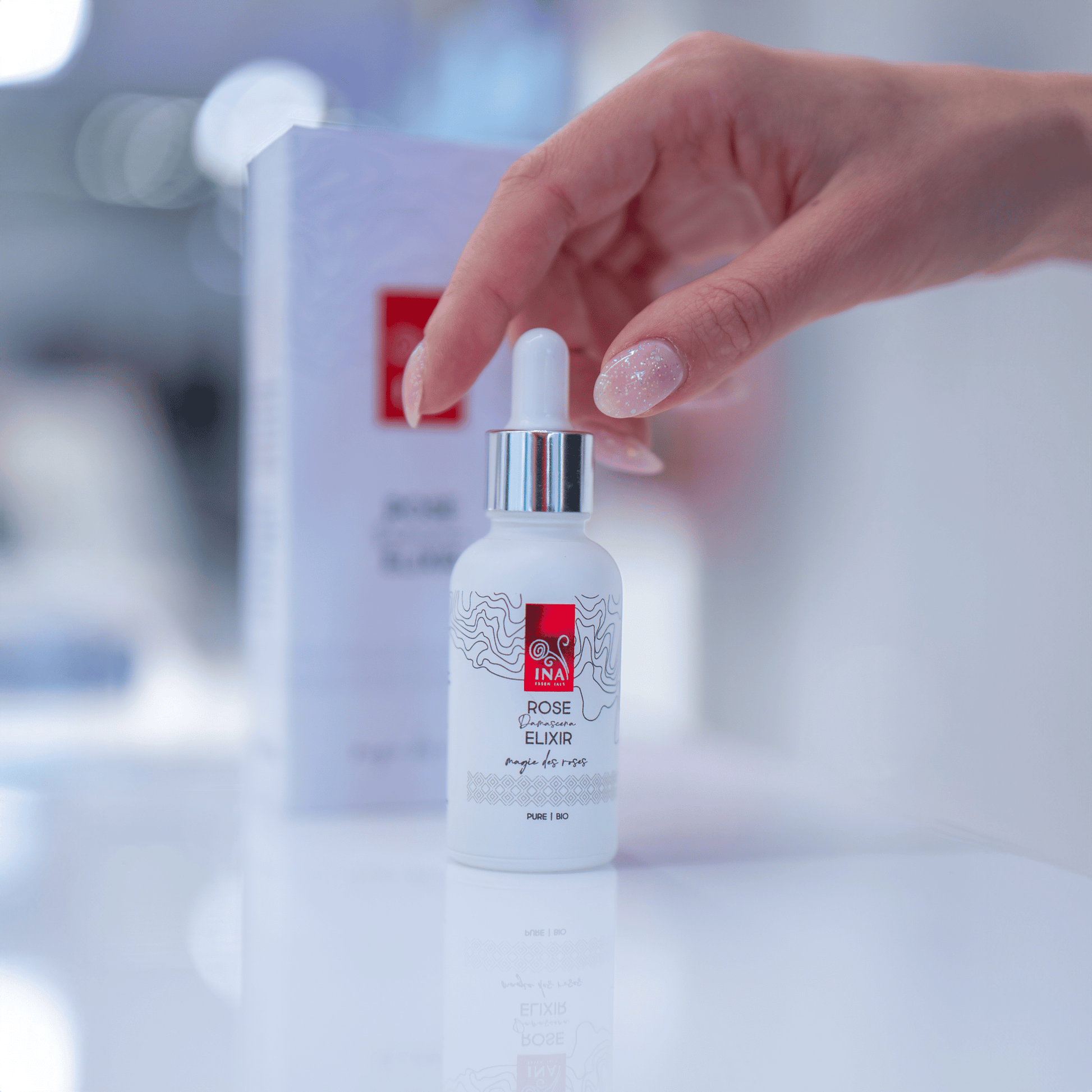 Intensief anti-aging gezichtsserum met biologische rozenolie Intensief anti-aging gezichtsserum met biologische rozenolie