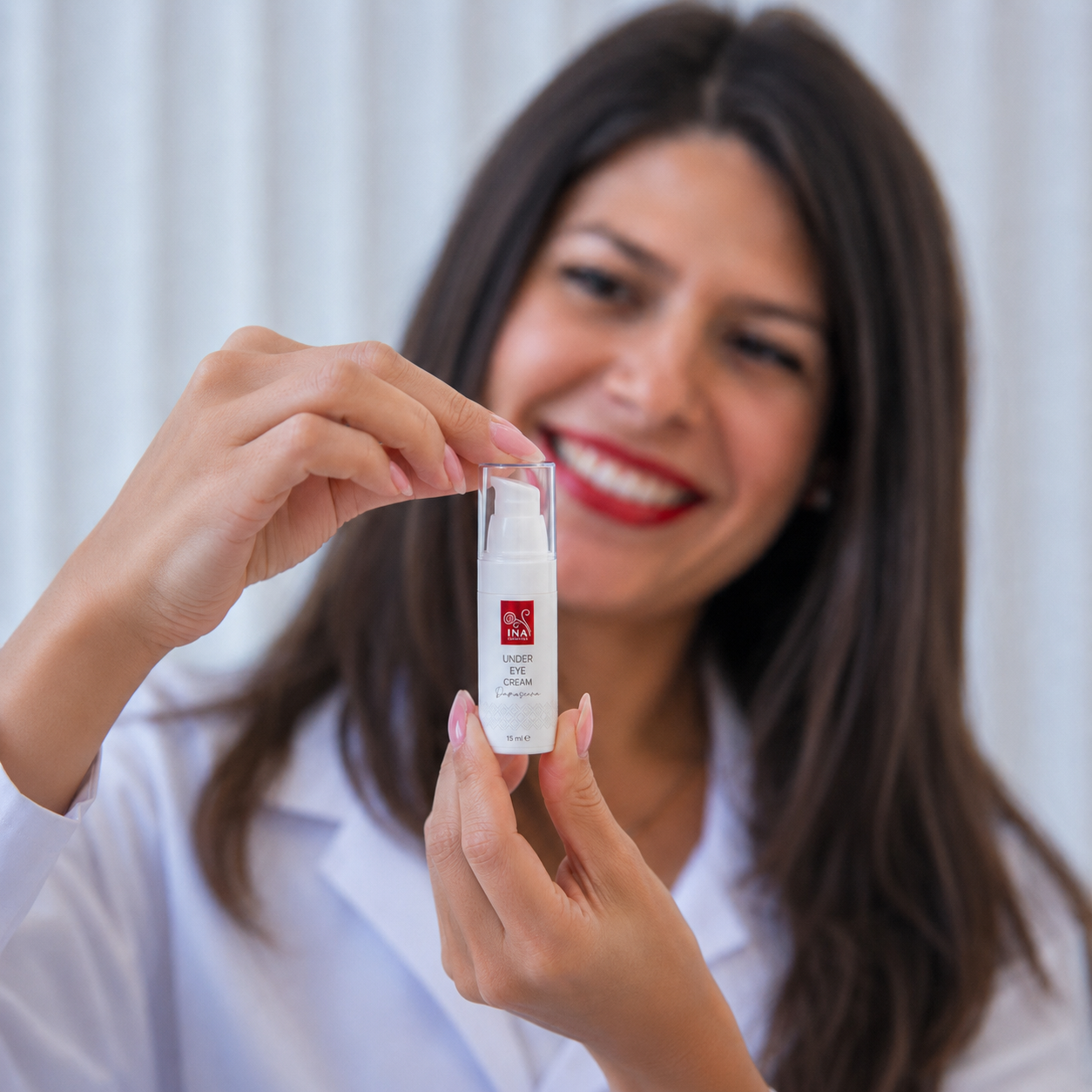 Koop 1 Hydraterende Dagcrème en 1 Anti-Aging Serum, Krijg 1 Oogcrème Gratis